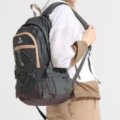 骆驼登山包轻便双肩包A1W3FI101C深灰